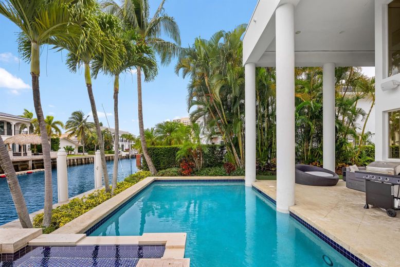 Exterior, Pool, Water
