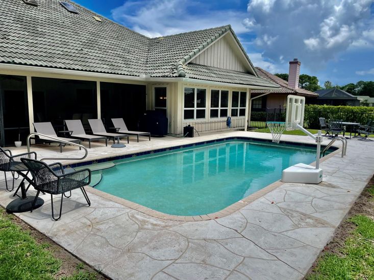 Exterior, Pool