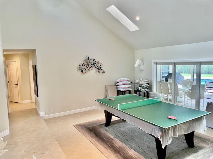 Game Room, Interior, Recessed Lighting