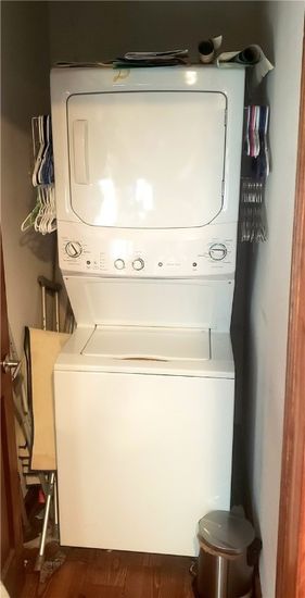 Interior, Utility Closets, Washer, Wood Texture Flooring