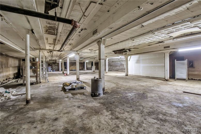 Garage, Interior