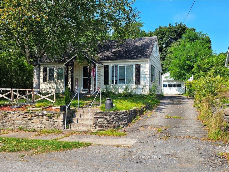 Exterior, Facade, Cape Cod