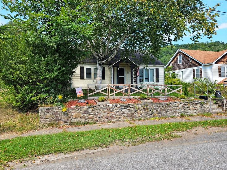 Exterior, Facade, Cape Cod