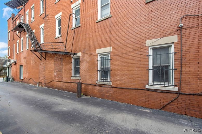 Exterior, Facade, Brick Facade, Rowhouse