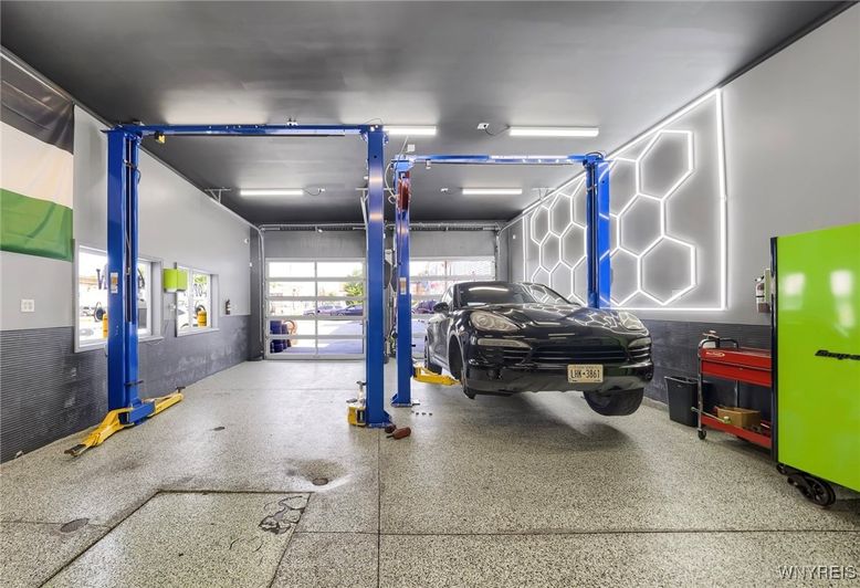 Garage, Interior