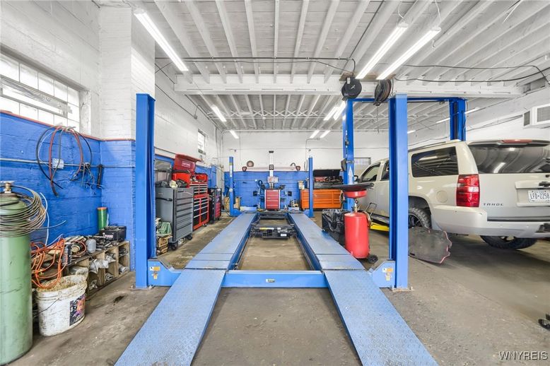 Garage, Interior