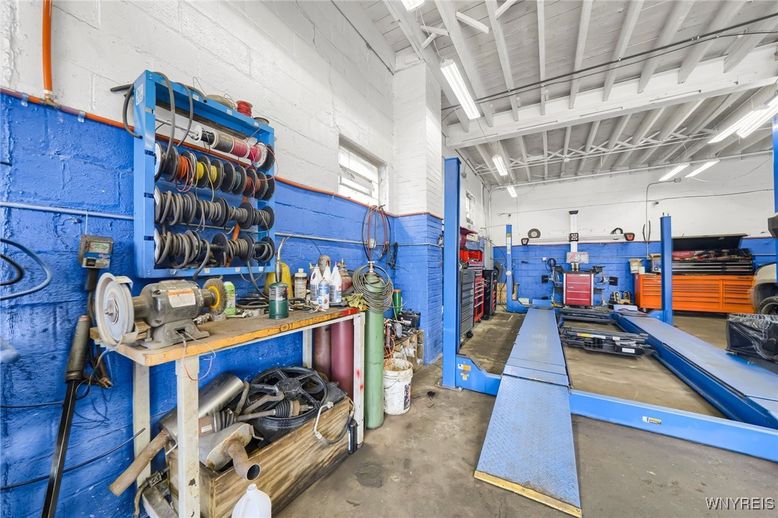 Garage, Interior