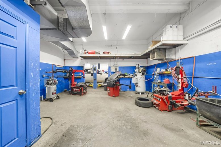 Garage, Interior
