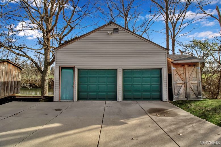Detached Garage, Exterior