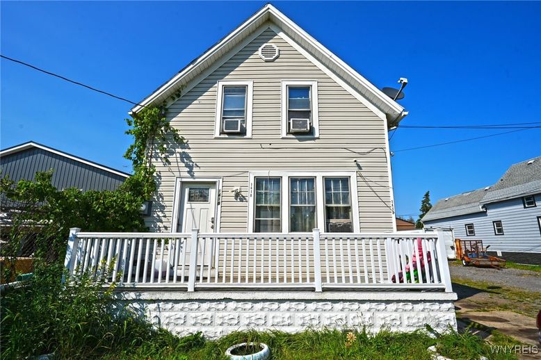 Exterior, Facade, Queen Anne Victorian
