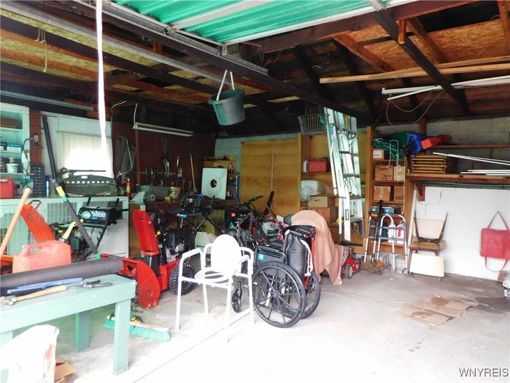 Garage, Interior, Wooden Beams