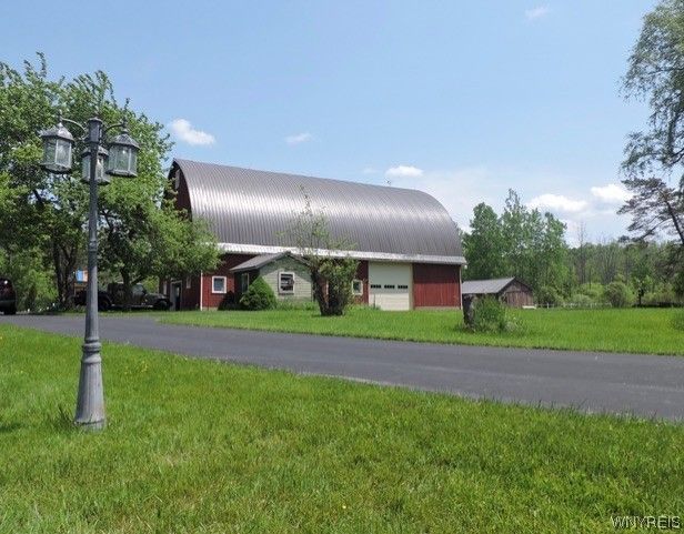 Attached, Exterior, Facade, Cape Cod