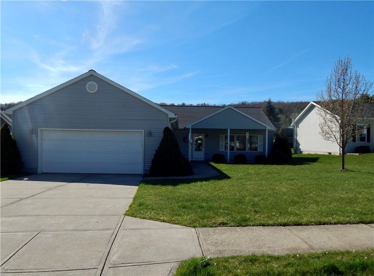 Attached, Exterior, Facade, Ranch