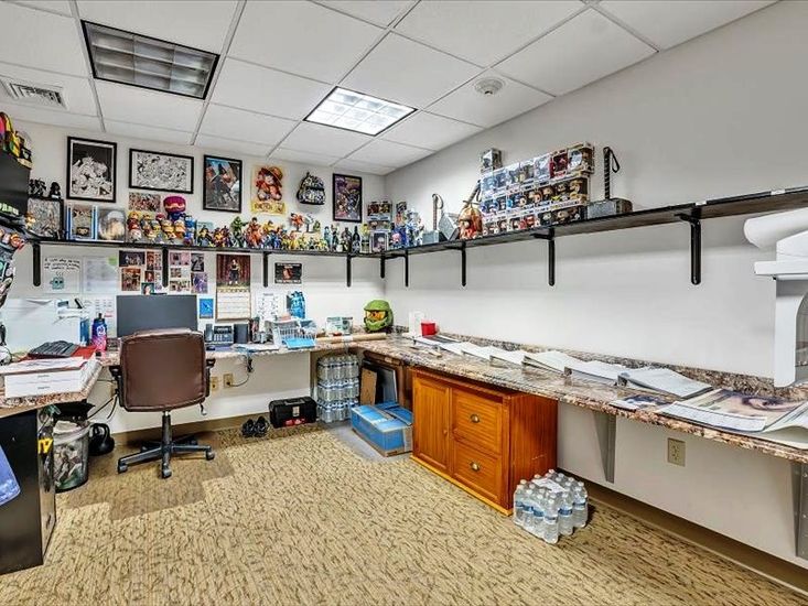 Home Office, Interior
