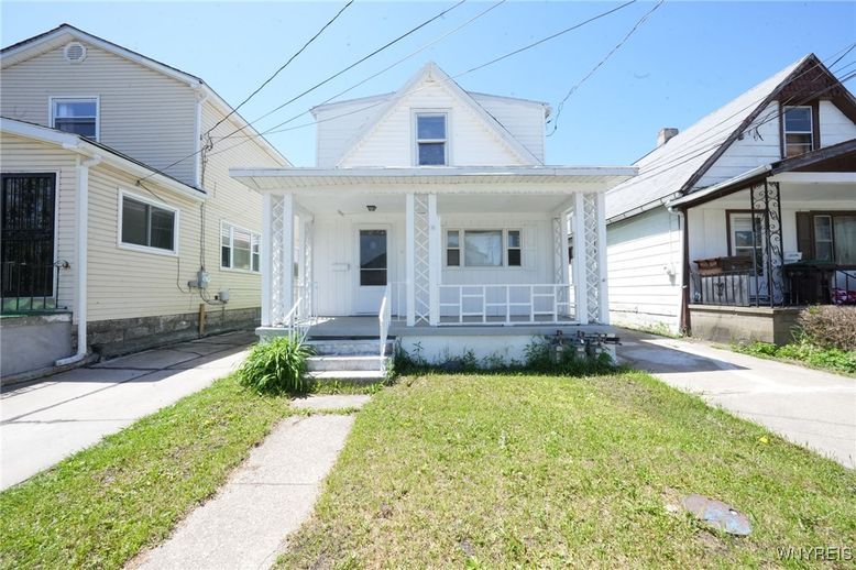 Exterior, Facade, Farmhouse