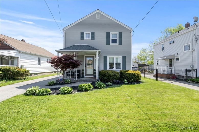 Backyard, Exterior, Facade, Queen Anne Victorian