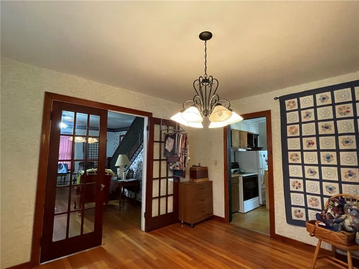 Interior, Pendant Lights, Wood Texture Flooring