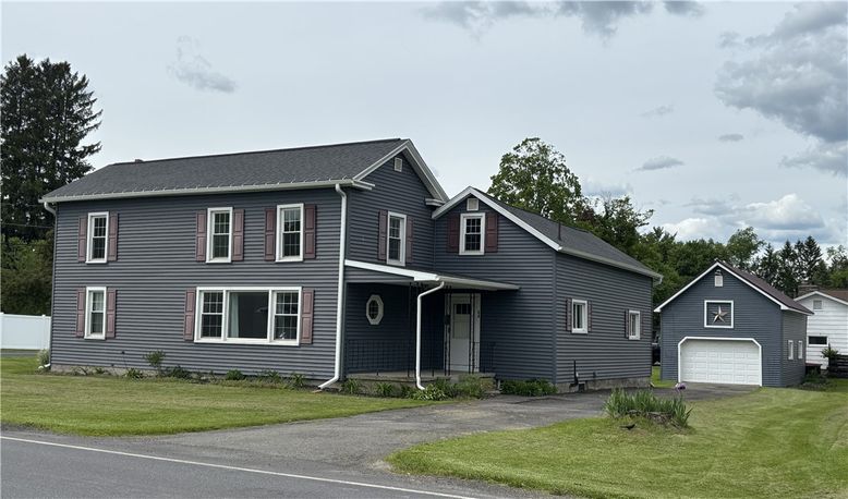 Attached, Exterior, Facade, Farmhouse