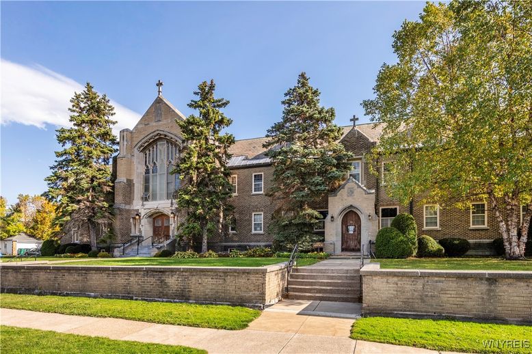 Exterior, Facade, Brick Facade, French Provincial