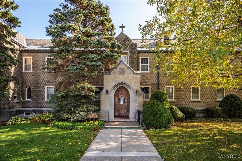 Exterior, Facade, Brick Facade, French Provincial