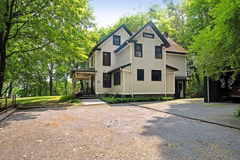 Exterior, Facade, Queen Anne Victorian