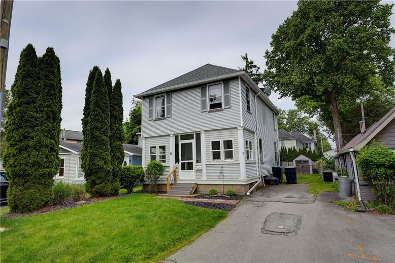 Exterior, Facade, American Foursquare