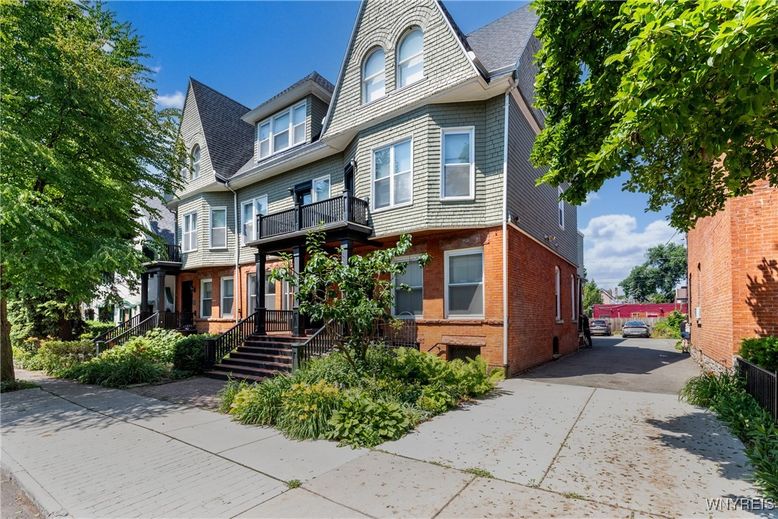 Exterior, Facade, Brick Facade, Queen Anne Victorian