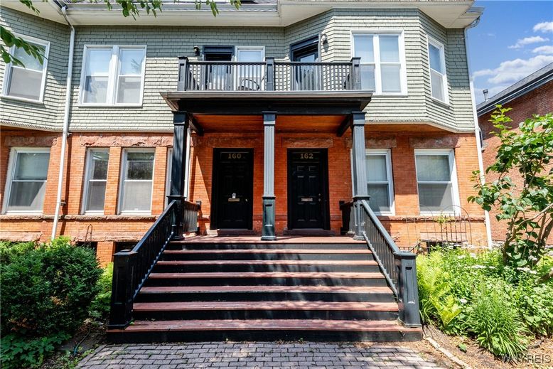 Exterior, Facade, Brick Facade, Rowhouse