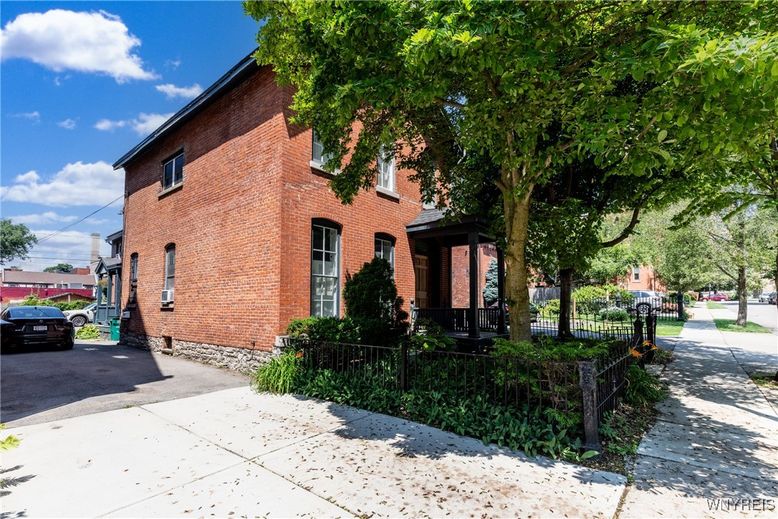 Exterior, Facade, Brick Facade, Rowhouse