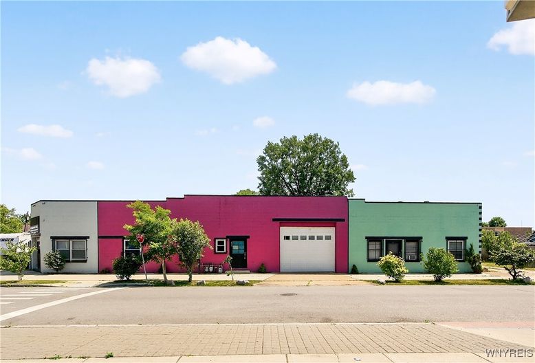 Attached, Exterior, Facade, Modern