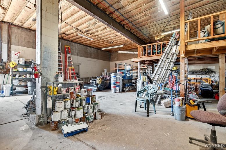 Garage, Interior, Wooden Beams