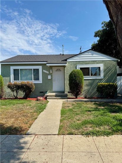 Exterior, Facade, Ranch