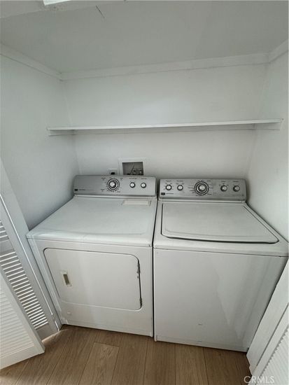 Interior, Utility Closets, Washer, Wood Texture Flooring