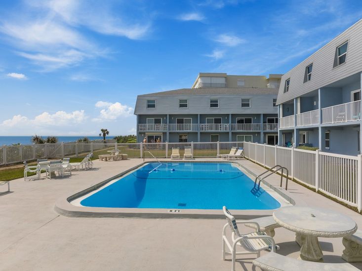 Exterior, Pool, Water
