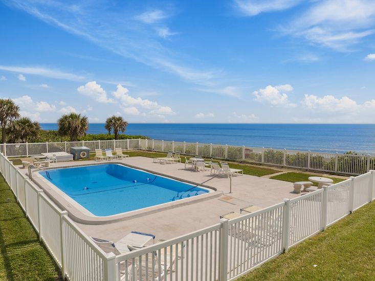 Exterior, Pool, Water