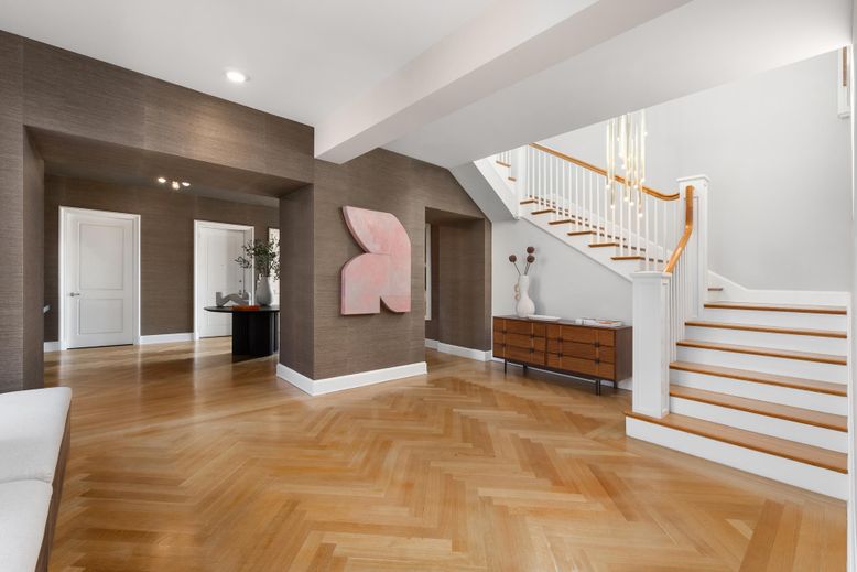 Interior, Recessed Lighting, Wood Texture Flooring