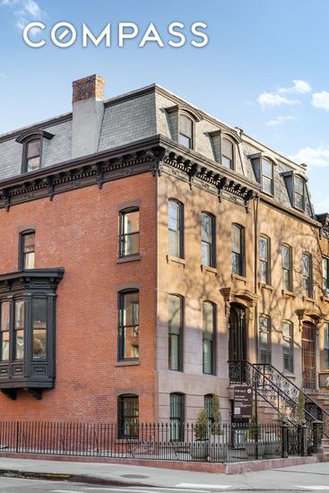 Exterior, Facade, Brick Facade, Rowhouse