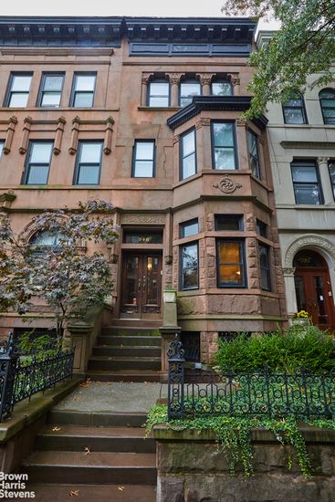 Exterior, Facade, Brownstone