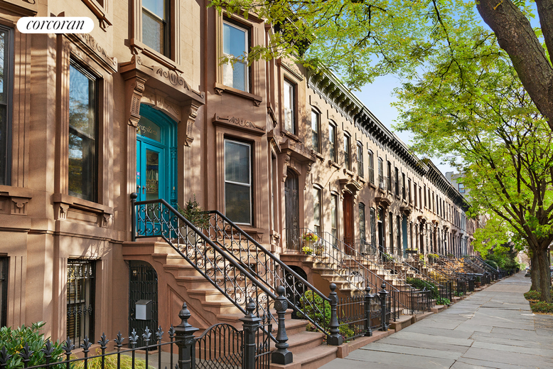 Exterior, Facade, Brownstone