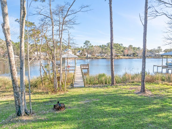 Exterior, Lake