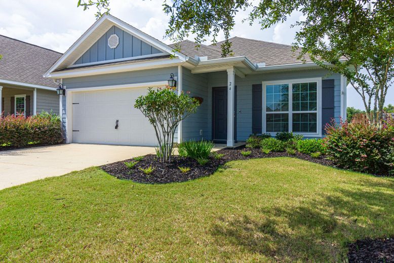 Attached, Exterior, Facade, Ranch