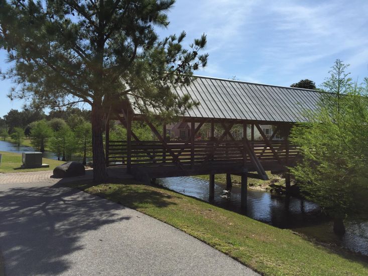 Exterior, Lake