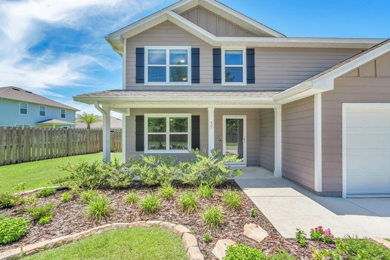 Attached, Exterior, Facade, American Craftsman