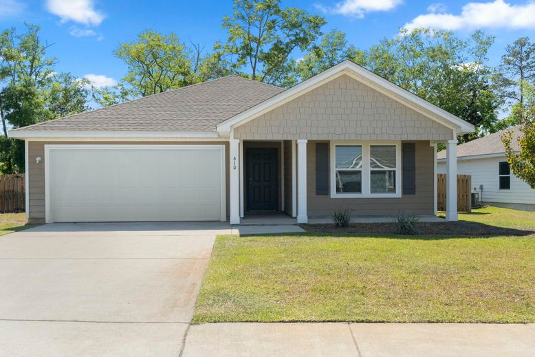 Attached, Exterior, Facade, Ranch