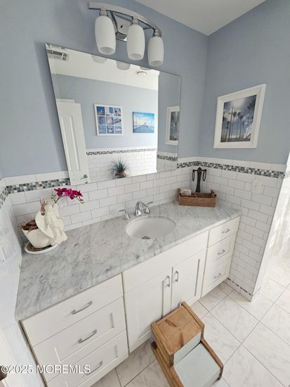 Bathroom, Dual Sink Vanities, Interior, Marble