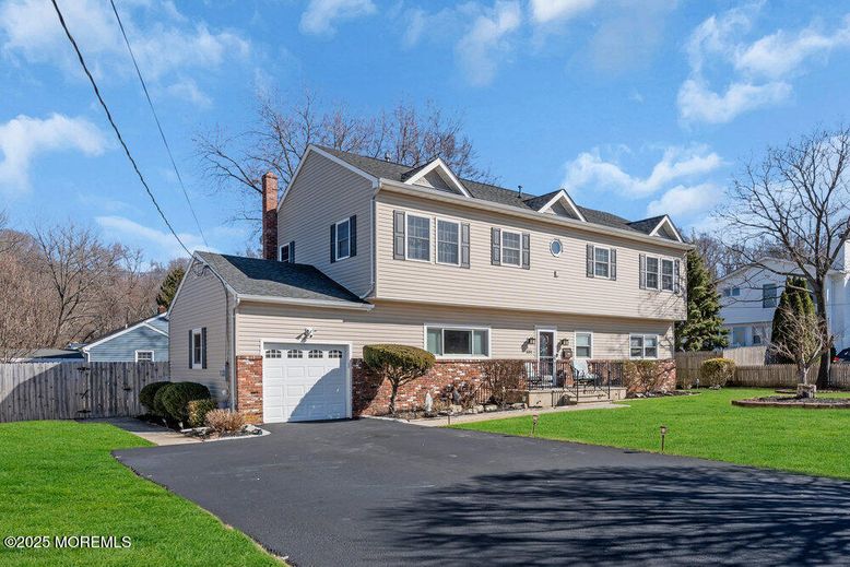 Attached, Exterior, Facade, Farmhouse