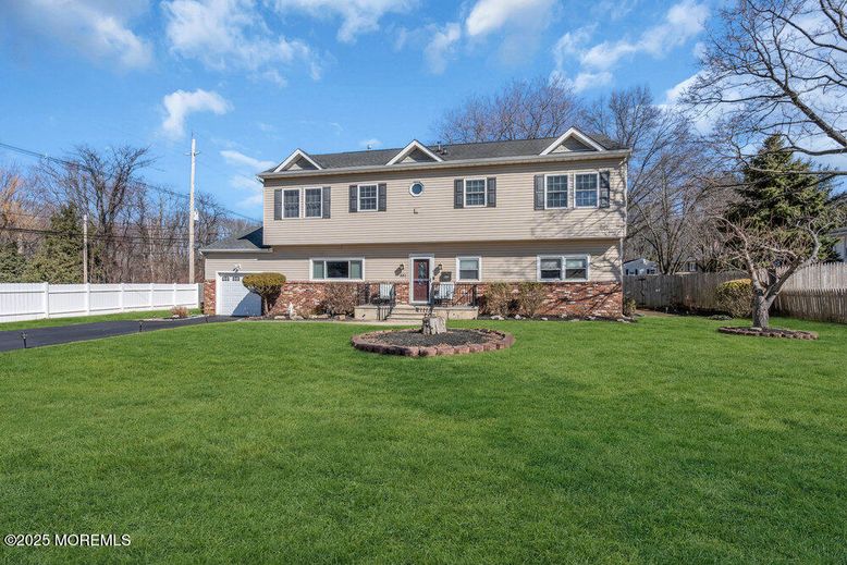 Attached, Exterior, Facade, Raised Ranch