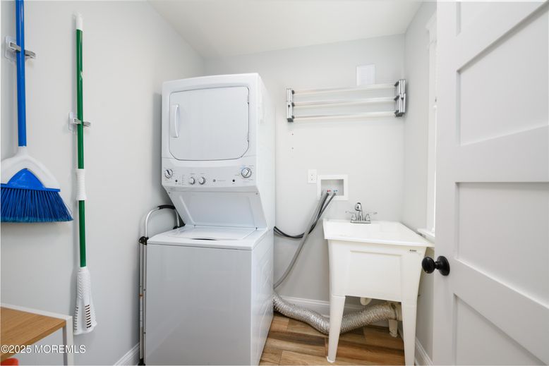 Interior, Utility Closets, Washer, Wood Texture Flooring