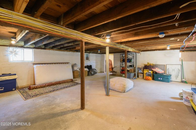 Garage, Interior, Wooden Beams
