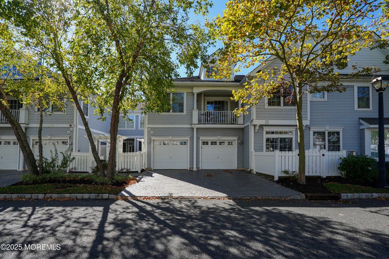 Attached, Exterior, Facade, Raised Ranch